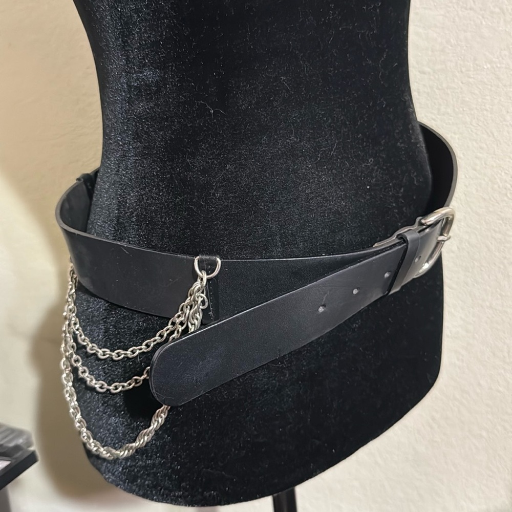 Beautiful leather belt with chain detail